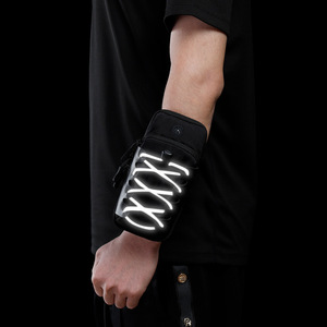 Brassard de sport étanche noir pour téléphone portable – Idéal pour la randonnée, la course, le fitness et les voyages - Product Image 4