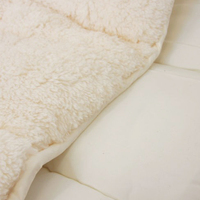 Surmatelas en laine d'agneau en fibre de polyester d'hiver doux de luxe Surmatelas blanc naturel de qualité supérieure