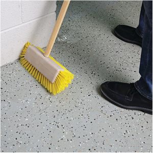Brosse de nettoyage pour sols de 10 pouces en polypropylène jaune, double face, fermeté moyenne, compatible lave-vaisselle - Product Image 2