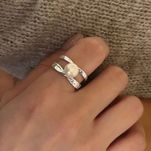 Anillo de perlas naturales en capas, plata de ley S925, engaste en bisel, diseño minimalista para mujer, uso diario. - Product Image 1