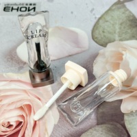 Nouveaux contenants d'emballage cosmétiques uniques en plastique de haute qualité de 4ml Tubes de brillant à lèvres avec logo personnalisé