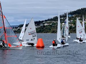 Venta al por mayor hermético inflable triángulo boya agua flotante carrera marcador para juegos de deportes acuáticos - Product Image 6