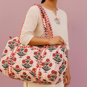 Sac de voyage matelassé en coton imprimé à la main grande capacité, élégant et tendance, sac de week-end et de nuit pour maman - Product Image 1