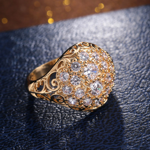 Anello a Forma di Mezza Cupola, Design Elegante per Donne - Product Image 1