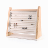 Beliebte Ausstellung Gummi Holz abgeschrägte Ringe Display halter Leiter Form 10 Slots Vertical Jewelry Storage Organizer