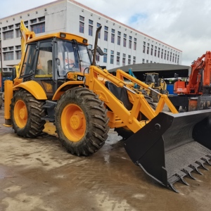 Chargeuse-pelleteuse JCB 4CX d'occasion 4x4, faible nombre d'heures de fonctionnement, bon état, moteur, boîte de vitesses, roulement, moteur, charge nominale de 2100 kg, à vendre - Product Image 6
