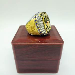 Anillo de Campeonato de Fútbol de Ensueño 2025, Colección de Anillos con Incrustaciones de Cristal en Forma de Corazón en Oro Rosa, Elegante Recuerdo para Regalo de Cumpleaños para Aficionados - Product Image 3