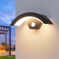 Lampe murale extérieure en aluminium personnalisée, étanche, avec capteur de mouvement, IP65, 18W, idéale pour les jardins, les cours, les entrées