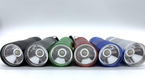 Mini lampe torche étanche en aluminium à 9 LED avec interrupteur à bouton et logo personnalisé pour la promotion - Product Image 3