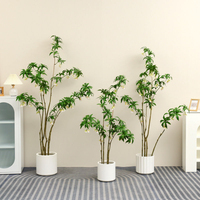 Élégant arbre artificiel en pot avec feuillage vert et base noire pour la décoration de table intérieure à la maison et au bureau