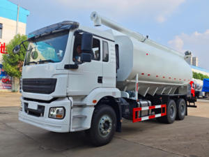 Camions de distribution d'aliments en vrac électriques H3000 de 30 mètres cubes pour la livraison d'aliments pour poulets et porcs avec réservoir scellé et système de vis sans fin - Product Image 2