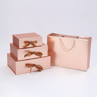 Set Kotak Hadiah Magnetik Biodegradable Mewah Kustom dengan Tas Kertas Seni dan Penutup untuk Kemasan Kosmetik, Pakaian, Lilin, Desain OEM