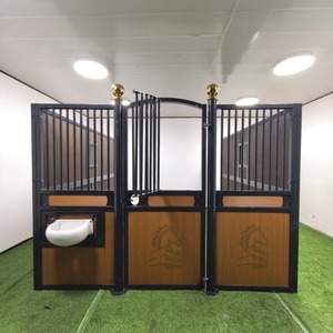 Großhandel Farm Riding Equestrian Bamboo WPC Pferdes tälle Frontplatten Flügeltür Anpassbare Größen 3 Jahre Garantie Verzinkt - Product Image 1