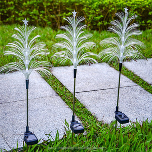 Lumière solaire d'arbre <span class=keywords><strong>de</strong></span> Noël décoration extérieure arbre <span class=keywords><strong>de</strong></span> Noël lumière <span class=keywords><strong>de</strong></span> jardin étanche 7 couleurs changeantes lampe <span class=keywords><strong>de</strong></span> sol solaire - Product Image 1