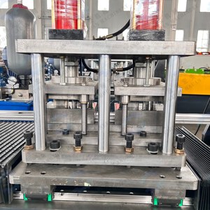 เครื่องจักรผลิตคีลสำหรับอุปกรณ์เสริมฝ้าเพดาน HAUAN พร้อม PLC และมอเตอร์เกียร์ 18.5 กิโลวัตต์ 380 โวลต์ - Product Image 4