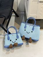 Approvisionnement direct usine Nouveauté Hiver 2026 Sac en peluche motif visage souriant, design unique et original, sac bandoulière en forme de poupée, sac à main pour le quotidien, sac en peluche