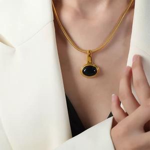 สร้อยคอแฟชั่นคุณภาพสูงสไตล์วินเทจ จี้หินธรรมชาติสีดำ พร้อมสายสร้อยแบบกระดูกงู สำหรับผู้หญิง ขายส่งเครื่องประดับ รุ่น P253681 - Product Image 2