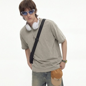 เสื้อยืดสตรีทแวร์ผู้ชายทรงโอเวอร์ไซส์ ผ้าเจอร์ซีย์คอตตอน 100% หนัก 275 กรัม สไตล์วินเทจ ล้างแบบบาติก ให้สัมผัสนุ่มแห้งสบาย รับผลิตแบบ OEM และติดฉลากส่วนตัว - Product Image 2