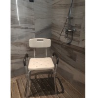 Chaise de douche en gros pour personnes âgées et handicapées avec accoudoirs rembourrés et dossier réglable en hauteur