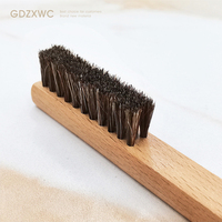 Brosse de bouldering et d'escalade en bois de hêtre avec poils en laine noire de 15 cm et 20 cm, manche naturel, pour canapé et lit