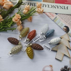 Juego de 6 Adornos Navideños Colgantes de Cristal Soplado en Forma de Piña para las Fiestas Navideñas - Product Image 2