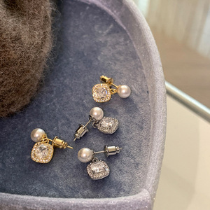 Pendientes de Diseño Coreano de Lujo al por Mayor, Pendientes Simples con Colgante de Perla Cuadrada para Mujer - Product Image 3