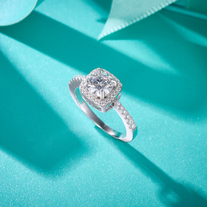 ファインジュエリーレディース925スターリングシルバー4爪ラウンドラップモアッサナイトダイヤモンド結婚指輪 - Product Image 4