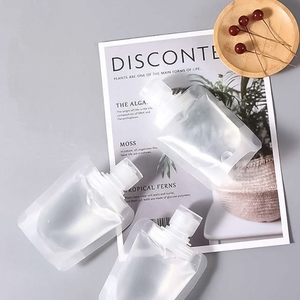 Sachet transparent mat en gros avec bouchon à clapet, pochette souple à bec verseur, pochette cosmétique personnalisée en plastique avec bec verseur et bouchon à clapet - Product Image 4