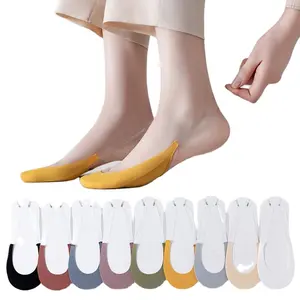 Chaussettes d'été de couleur unie pour femmes No Show Non Slip Hidden Invisible Boat Socks With Silicone