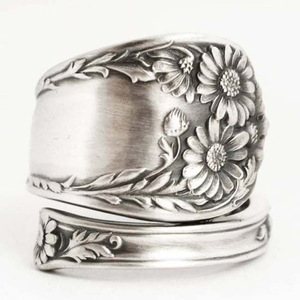Anello Aperto Vintage Daisy da Donna, Stile Dark, Audace e alla Moda, per Uso Quotidiano e Feste, Accessorio da Mano, Regalo - Product Image 4