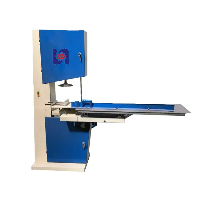 Máquina cortadora de sierra de cinta Máquina semiautomática de procesamiento de papel higiénico Calidad confiable