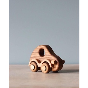 Elegante Coche de Juguete de Madera Minimalista para Niños con Acabado de Madera Natural, Artesanía Duradera, Seguro para Jugar y Perfecto - Product Image 6