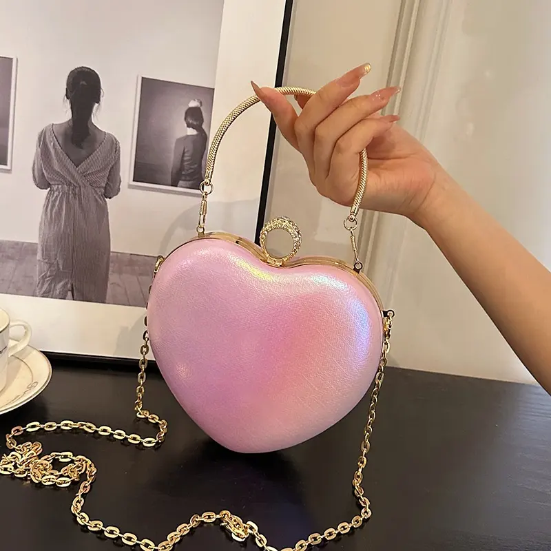 Stylish New Handbags 2023 Chain Shoulder Light Lady Heart Bags Fashion Lady Clutch Purses For Young Women