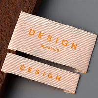 Étiquette tissée personnalisée en caoutchouc satiné 3D haute densité avec logo, thermocollante pour vêtements, avec instructions d'entretien dimensionnelles
