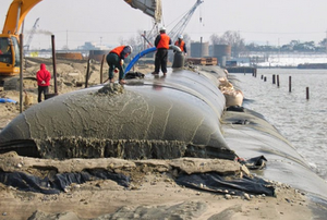 Sac filtrant géotextile tissé noir pour déshydratation des boues, géotextile géotechnique en PP pour déshydratation des boues, prix - Product Image 2