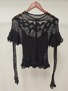 Suéter de punto de ordenador de ganchillo sexy informal ODM en negro de doble capa mangas cortas y largas con logotipo frontal - Product Image 2