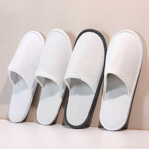 Pantuflas Desechables para Hotel, Personalizadas, de Tela con Corte Waffle, Suaves y Antideslizantes para Hoteles, Resorts y Spas - Product Image 1