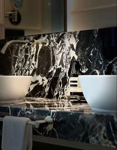 แผ่นหินอ่อนธรรมชาติบูลการีแบล็คขนาดใหญ่ ดีไซน์ทันสมัย ปรับแต่งขนาดได้ ผิวขัดเงา สำหรับโครงการโรงแรมและเคาน์เตอร์ - Product Image 1