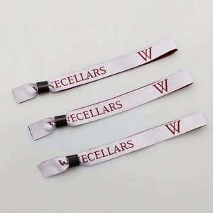 Pulsera de tela de poliéster con logo tejido, ecológica, personalizada de fábrica OEM, elegante, de lujo, a la moda, deportiva, con dije de moneda, para negocios - Product Image 4