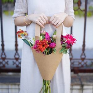 Borsa per carte di carta Kraft stile coreano di san valentino fiori e piante Bouquet Tote Bag semplice letteratura e arte - Product Image 3