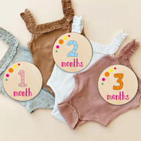 Vente en gros de cartes jalons en bois pour bébé Cadeaux de grossesse et de baby shower Cartes jalons mensuels pour bébé Disques en bois jalons