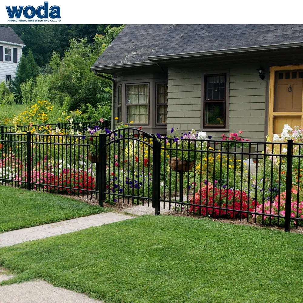 Cerca de lanza Woda respetuosa con el medio ambiente, piquetes antioxidantes de metal negro para exteriores, valla de jardín de metal corta para patio residencial