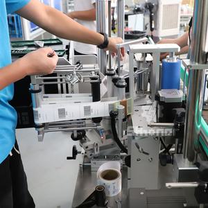 Machine d'étiquetage à impression automatique de <span class=keywords><strong>cache</strong></span>, entièrement automatique pour les bouteilles carrées, transfert thermique en ligne - Product Image 6