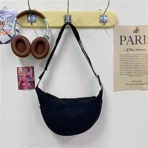 Nouvelle Collection Été 2026 : Sac Bandoulière Chic et Décontracté pour Femme – Le Sac « Dumpling » Tendance et Distinctif - Product Image 1