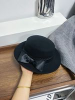 Chapeaux Fedora élégants en feutre de laine australienne 100% pour femmes, modèle 2027, avec nœud en satin, style boater à dessus plat, pour l'hiver.