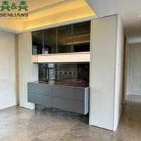 Buffet moderne SLS gris mat avec refroidisseur à vin intégré, comptoir en marbre et rail électrique intelligent pour bar à café