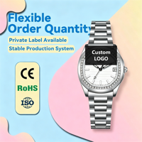 Montre à quartz pour femme avec lunette sertie de cristaux, cadran texturé, index lumineux, fenêtre de date et bracelet à maillons en H