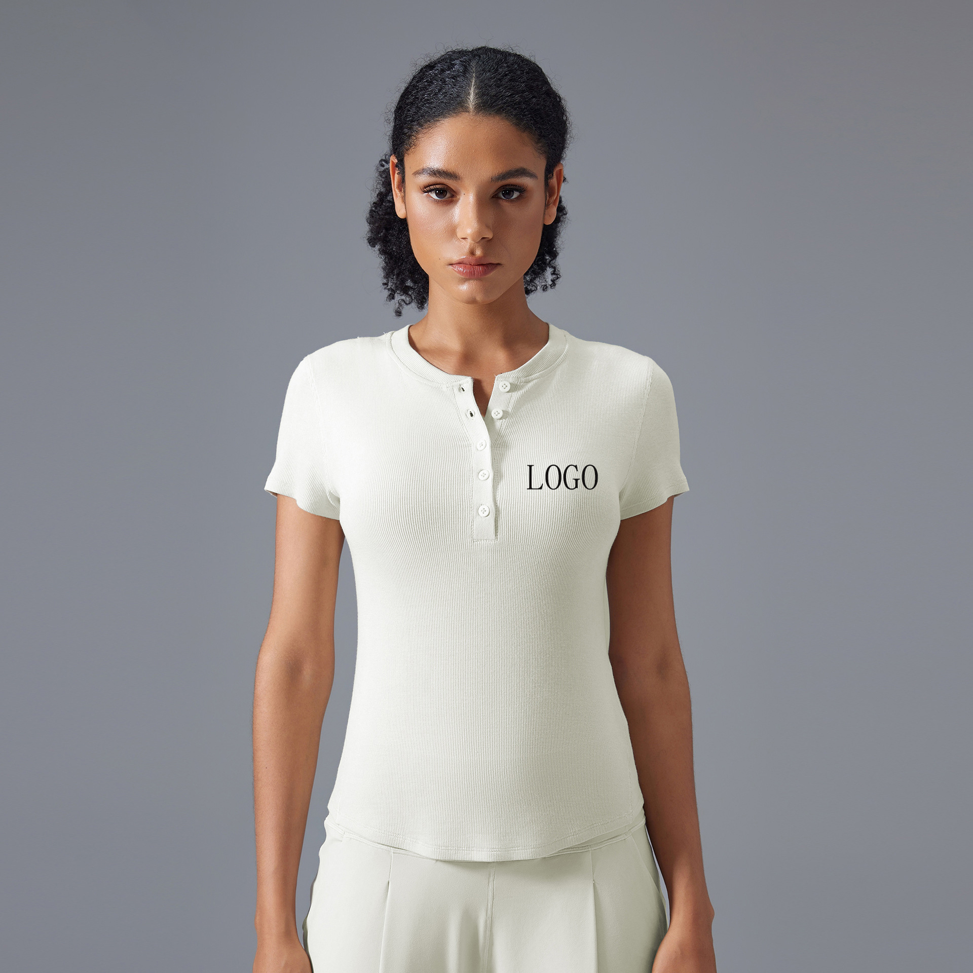 Women's Breathable Nude Solid Gym Yoga Top High Elasticity Slim Crop Top Fashionable Outdoor Sports Wear Customized Logo T-Shirt
