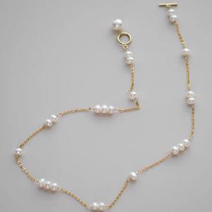 Collar de Perlas Pequeñas de Agua Dulce Natural de Lujo Ligero, Chapado en Oro de 14K, Cierre OT, Collar de Clavícula Ajustable, Cadena para Suéter - Product Image 4