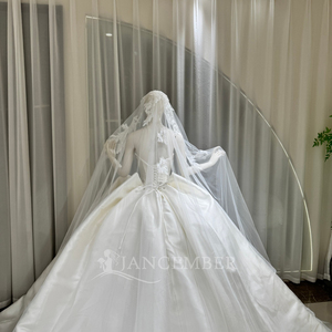 ชุดแต่งงานผ้าซาตินสีงาช้าง ดีไซน์ทันสมัย หรูหรา แบบไร้สายรัดไหล่ ประดับคริสตัล พร้อมเข็มขัด กระโปรงทรงบอลกาวน์ ชายกระโปรงยาวแบบชาเปล ผ้าคลุมลูกไม้ เหมาะสำหรับพิธีแต่งงานในโบสถ์ - Product Image 5